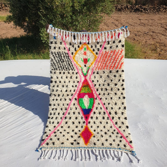 White Moroccan Rug Azilal | Authentic Handmade Moroccan Wool Rug | Berber Moroccan Rug for bedroom | 151x91 cm | 4'95x3 ft - OunizZ