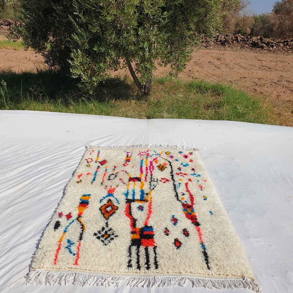 White Moroccan Rug Azilal | Authentic Handmade Moroccan Wool Rug | Berber Moroccan Rug for bedroom | 152x102 cm | 5x3'35 ft - OunizZ