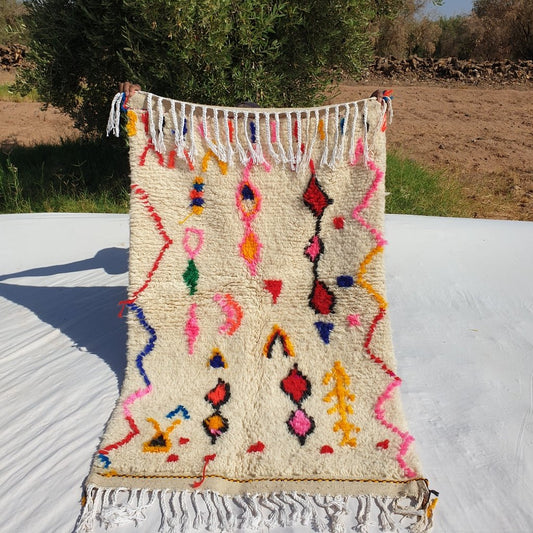 White Moroccan Rug Azilal | Authentic Handmade Moroccan Wool Rug | Berber Moroccan Rug for bedroom | 157x97 cm | 5'15x3'18 ft - OunizZ