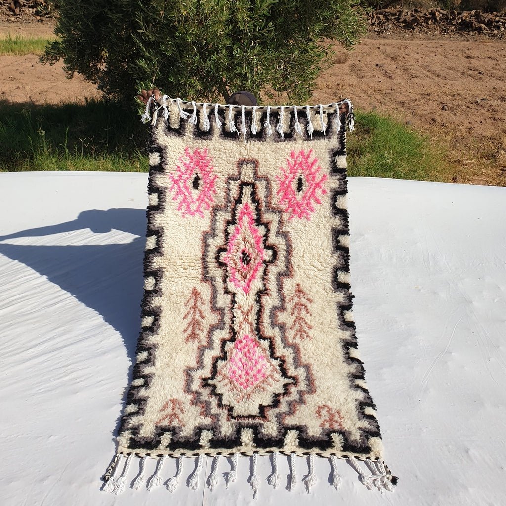 White Moroccan Rug Azilal | Authentic Handmade Moroccan Wool Rug | Berber Moroccan Rug for bedroom | 163x90 cm | 5'35x2'95 ft - OunizZ