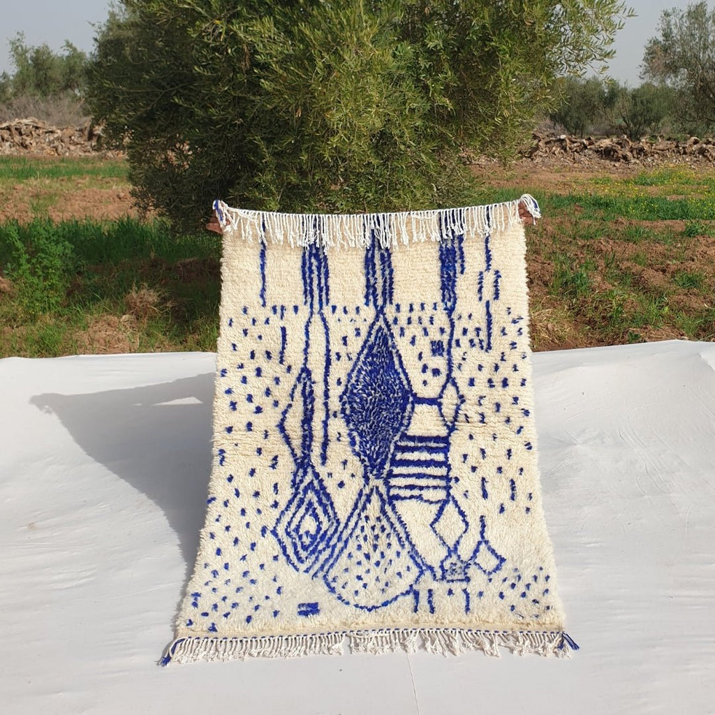 Yamama - Moroccan Rug 3x5 White Azilal | Authentic Berber Moroccan Bedroom Rug | Handmade 100% Wool Rug | 150x104 cm | 4'92x3'41 ft - OunizZ