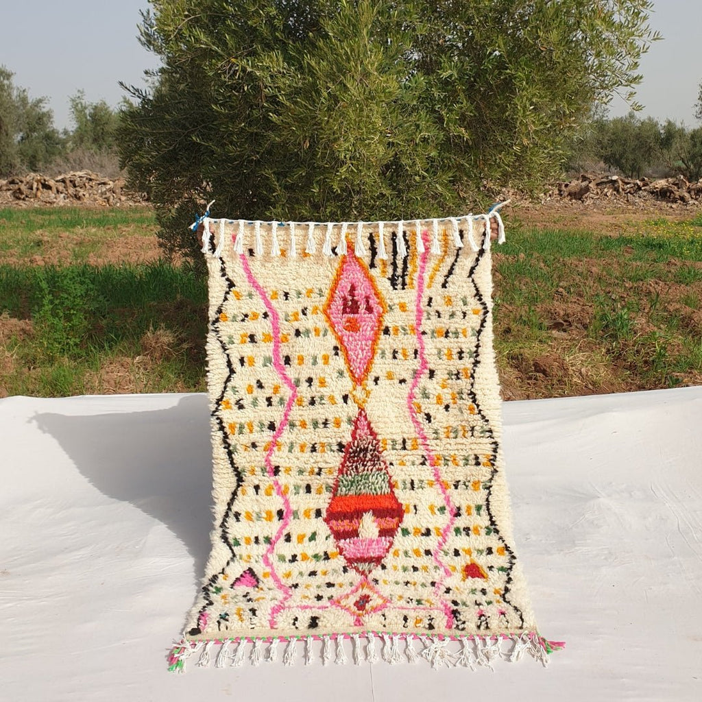 Yamki - Moroccan Rug 3x5 White Azilal | Authentic Berber Moroccan Bedroom Rug | Handmade 100% Wool Rug | 150x93 cm | 4'92x3'05 ft - OunizZ