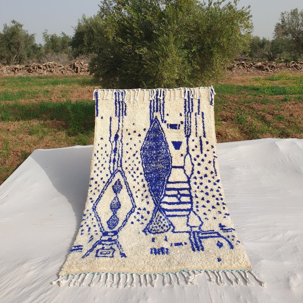 Zalina - Moroccan Rug 5x8 White Azilal | Authentic Berber Moroccan Bedroom Rug | Handmade 100% Wool Rug | 254x152 cm | 8'33x5 ft - OunizZ