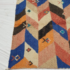 Zinaga - Moroccan Boujad Berber Rug | Colorful Authentic Handmade Bedroom Rug | 8'4x4'7 Ft | 2,55x1,44 m - OunizZ