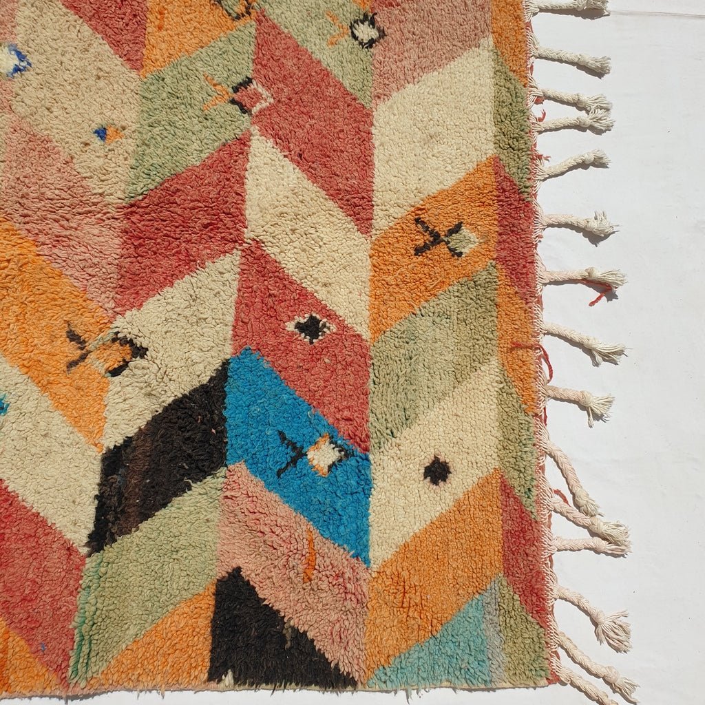 Zinaga - Moroccan Boujad Berber Rug | Colorful Authentic Handmade Bedroom Rug | 8'4x4'7 Ft | 2,55x1,44 m - OunizZ